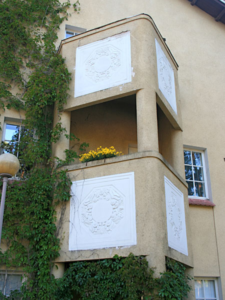 Parantolan koristeellinen sein&auml;